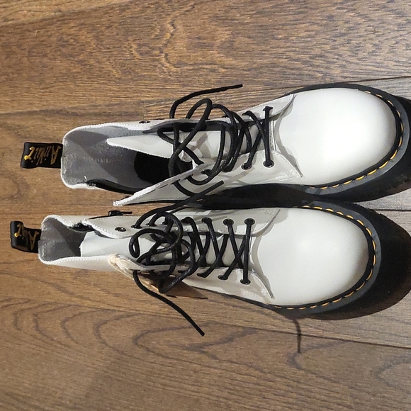 Dr. Martens Shoes - Dr. Marten’s Jadon Boot Ladies Size 8